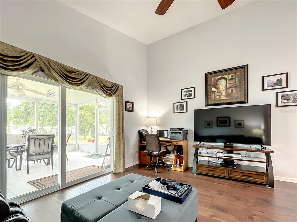 1135 HACIENDA CIR