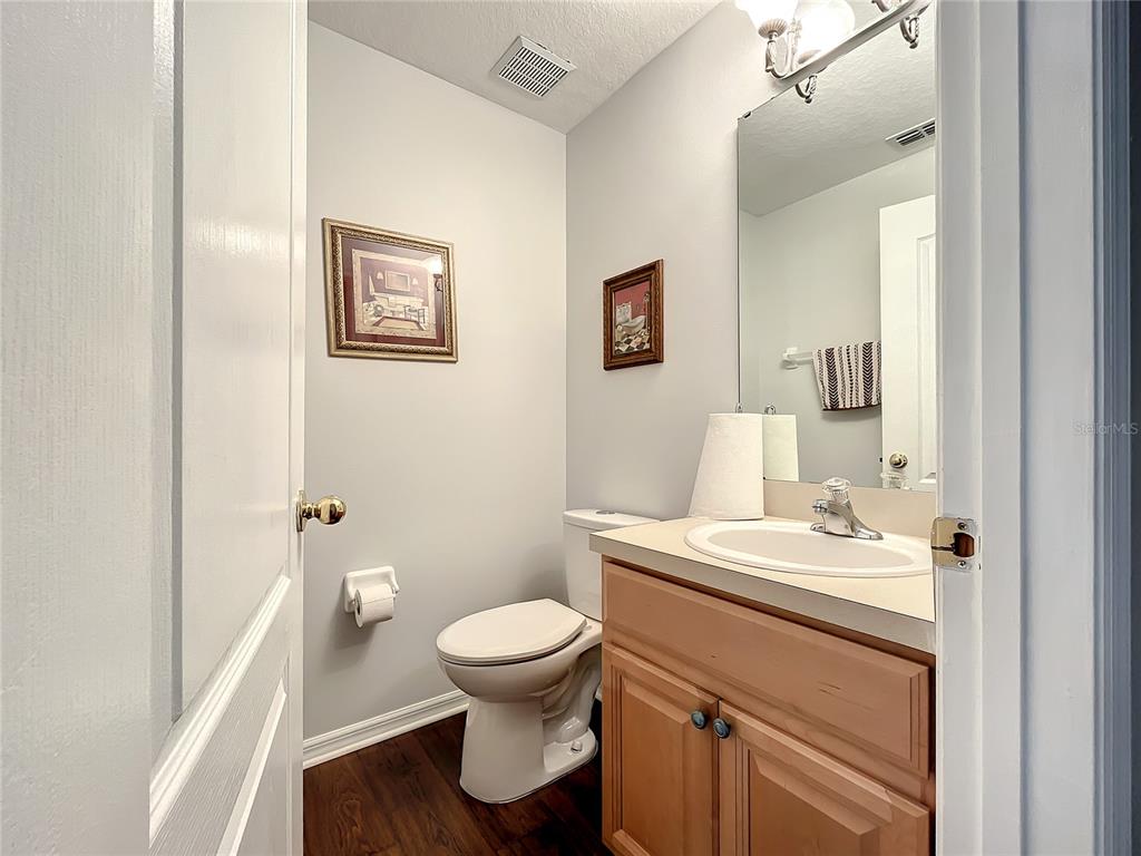 1135 HACIENDA CIR