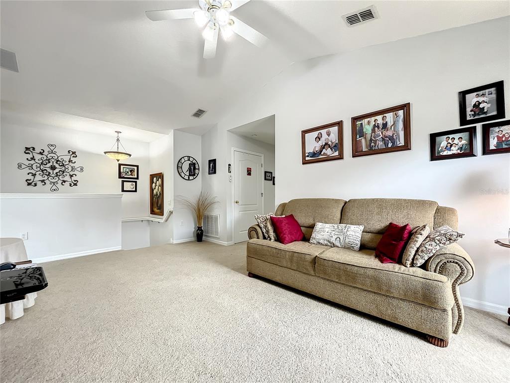 1135 HACIENDA CIR