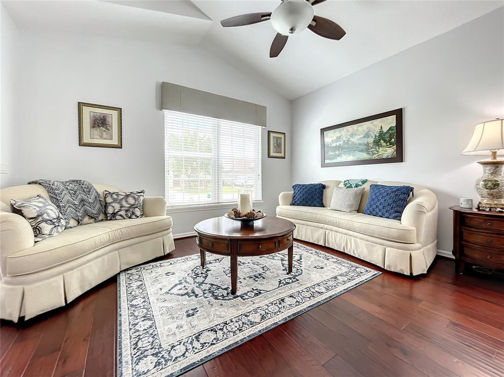 1135 HACIENDA CIR
