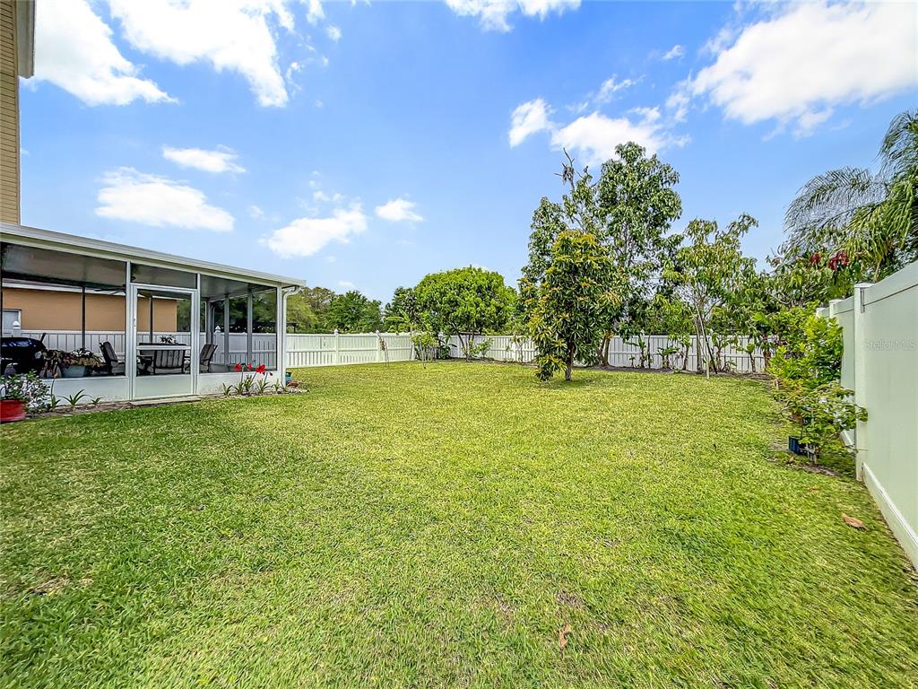 1135 HACIENDA CIR