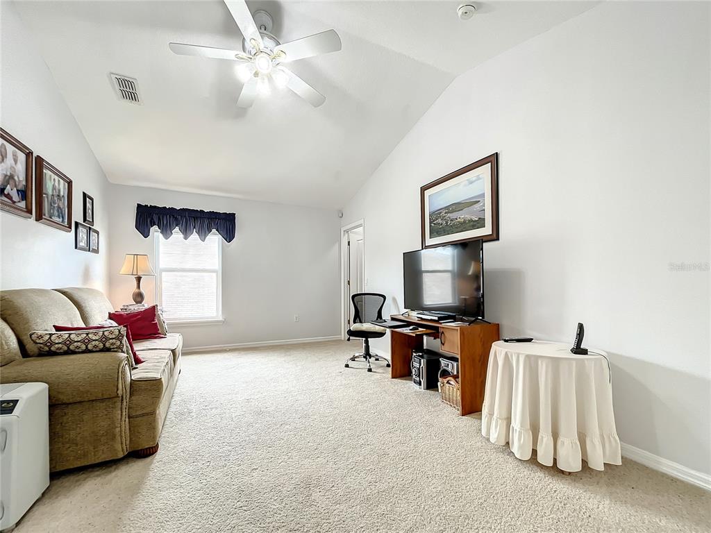 1135 HACIENDA CIR