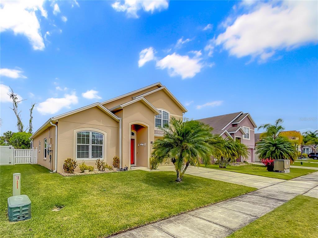 1135 HACIENDA CIR
