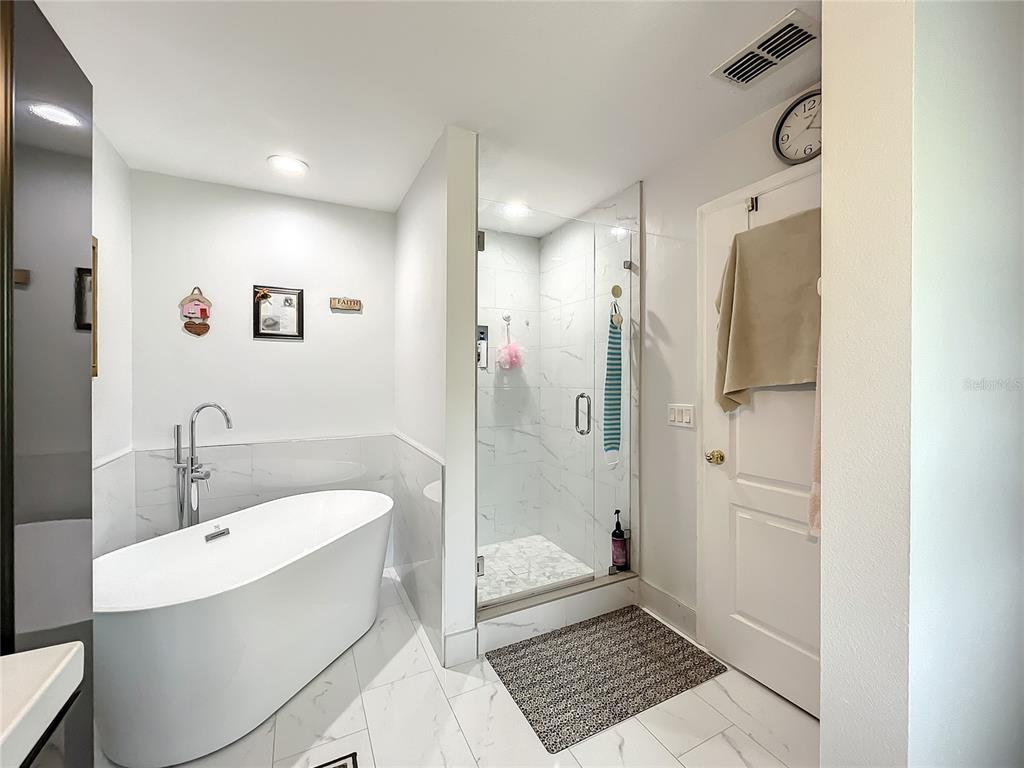 1135 HACIENDA CIR
