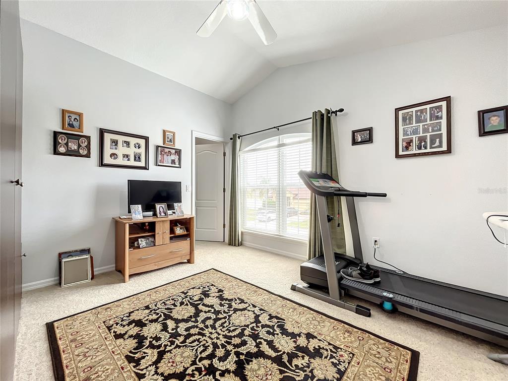 1135 HACIENDA CIR
