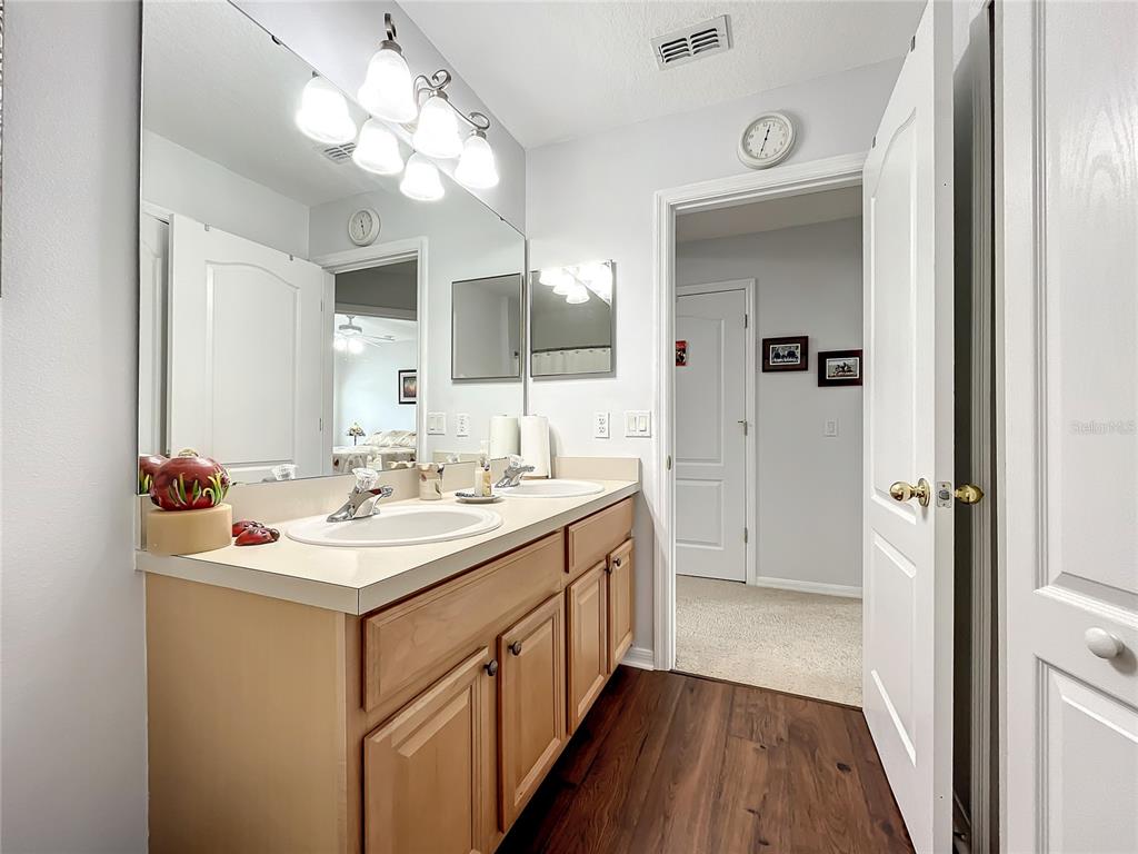 1135 HACIENDA CIR