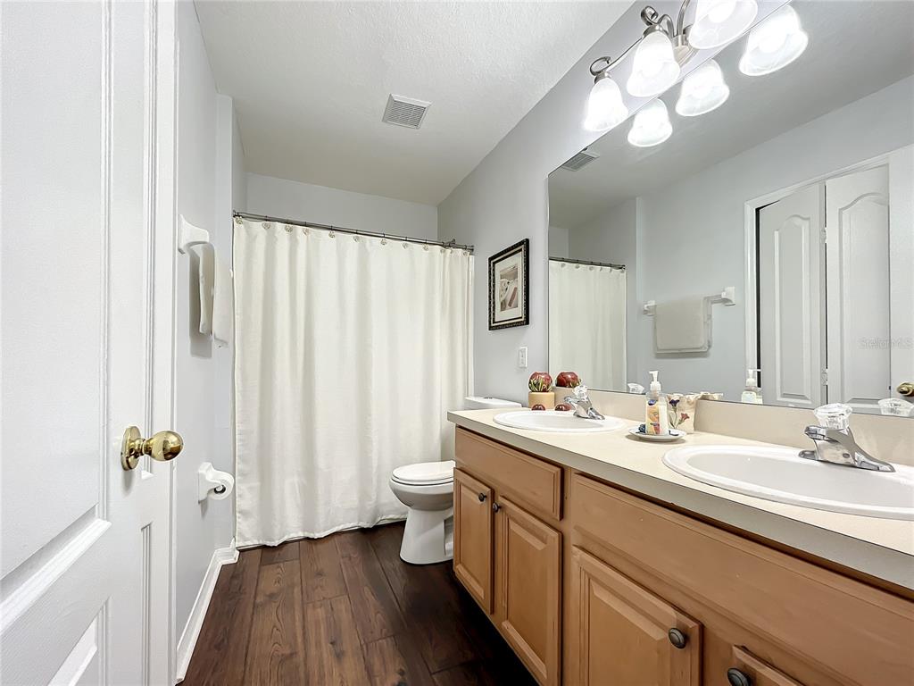 1135 HACIENDA CIR