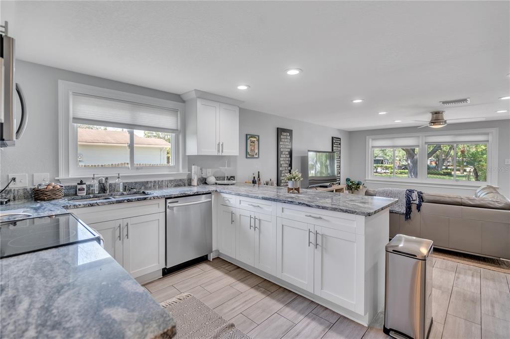 126 DAVENPORT AVE NE