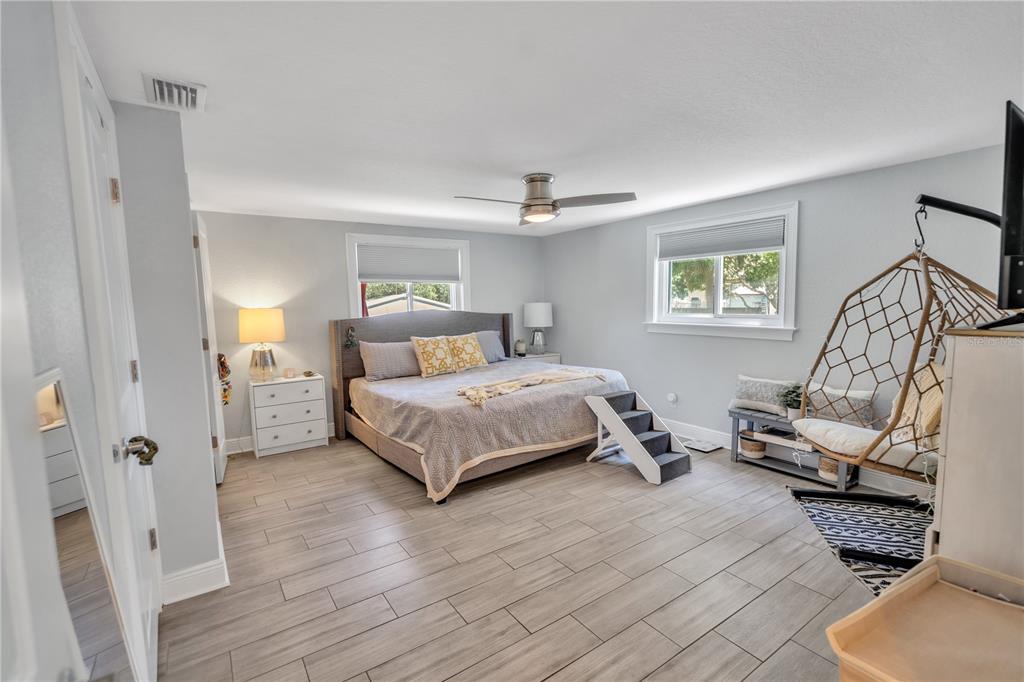 126 DAVENPORT AVE NE