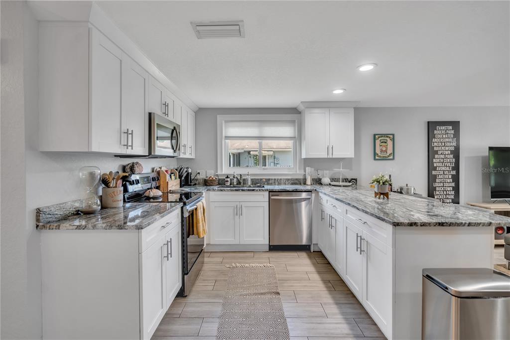 126 DAVENPORT AVE NE