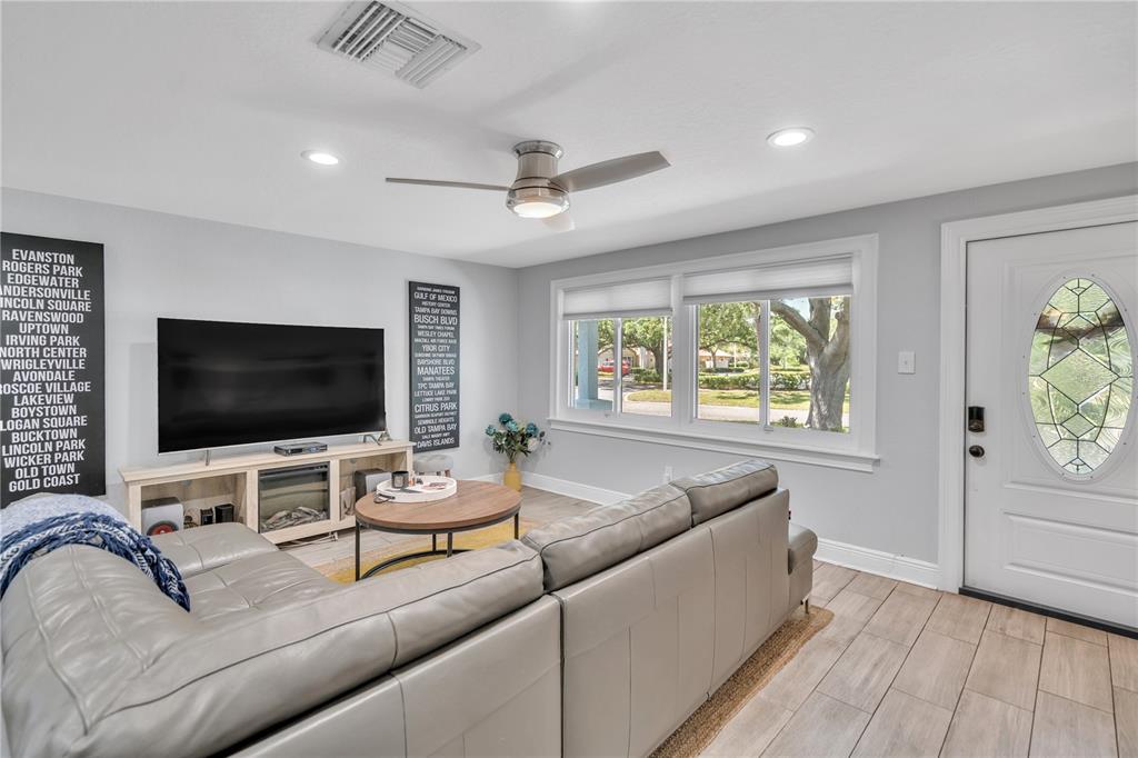 126 DAVENPORT AVE NE