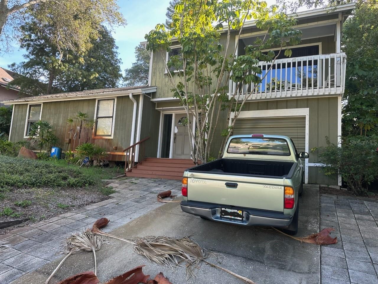 900 HARBOR HILL DR