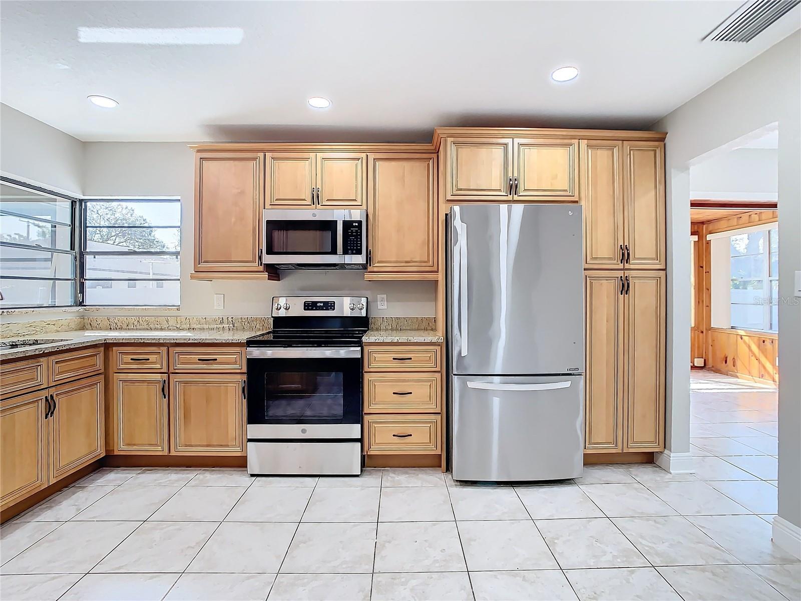 2924 W COLLINS ST