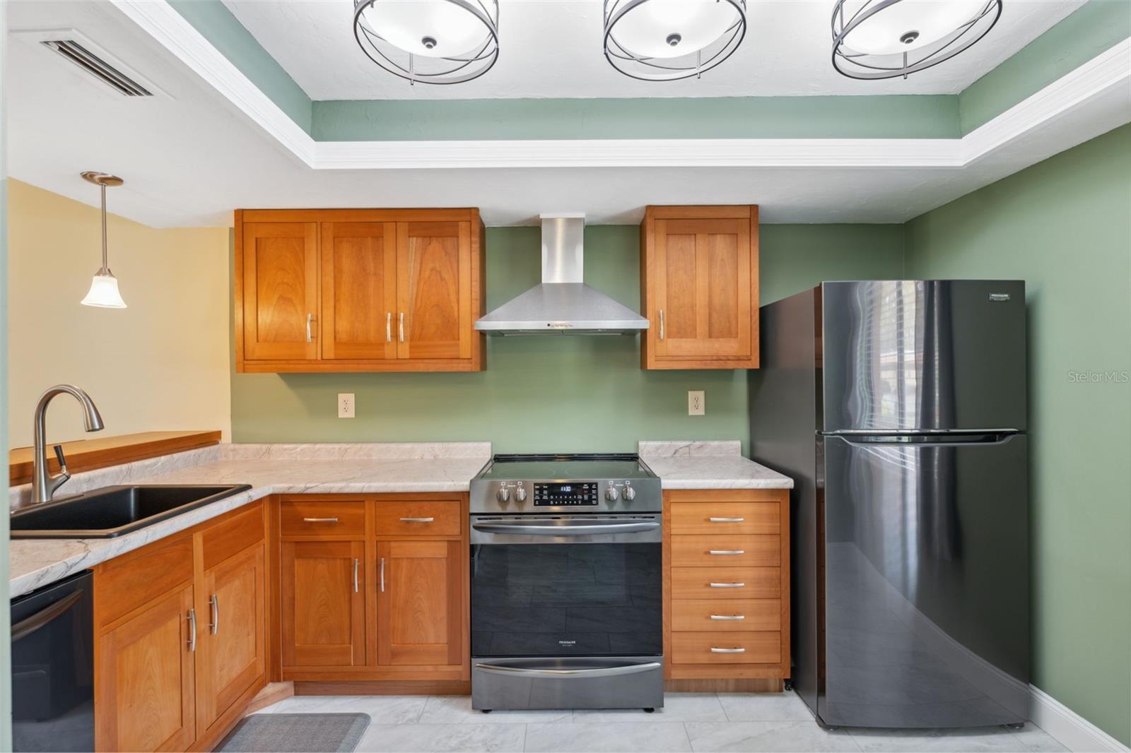 143 LAKESIDE DR #143