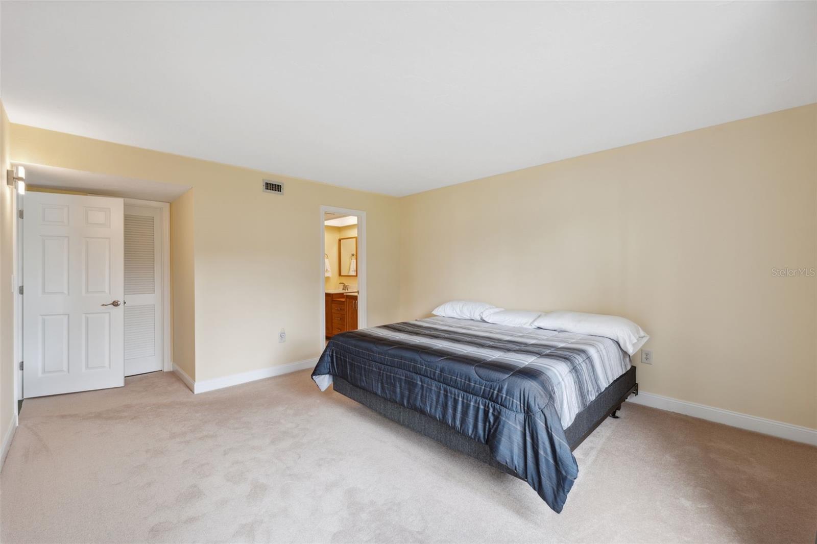 143 LAKESIDE DR #143