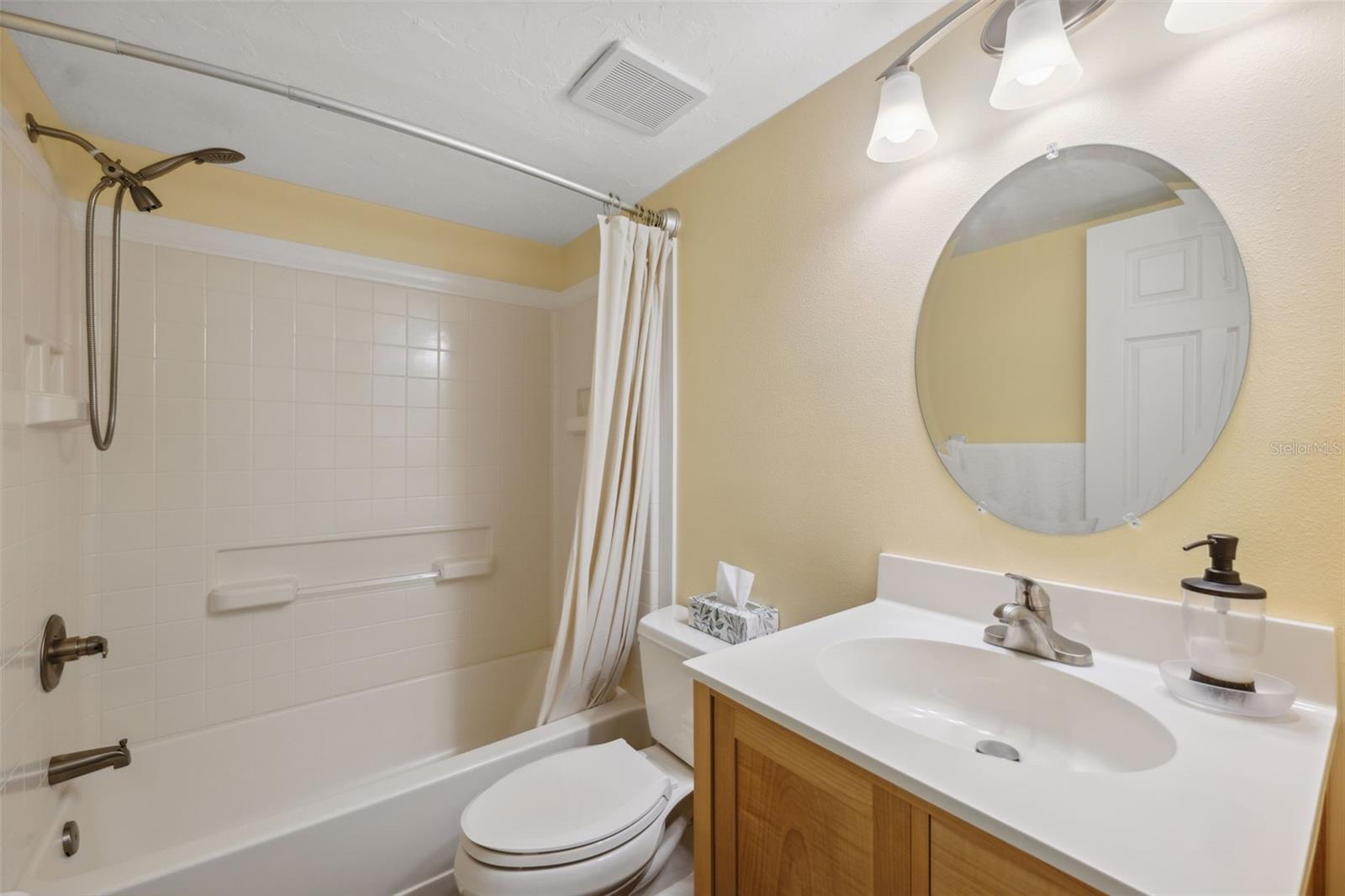 143 LAKESIDE DR #143