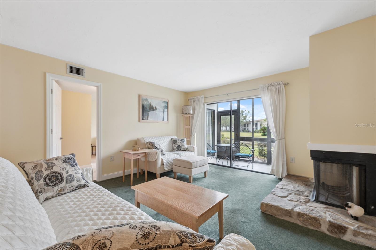 143 LAKESIDE DR #143