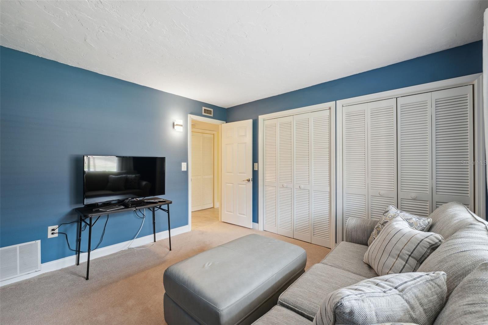 143 LAKESIDE DR #143