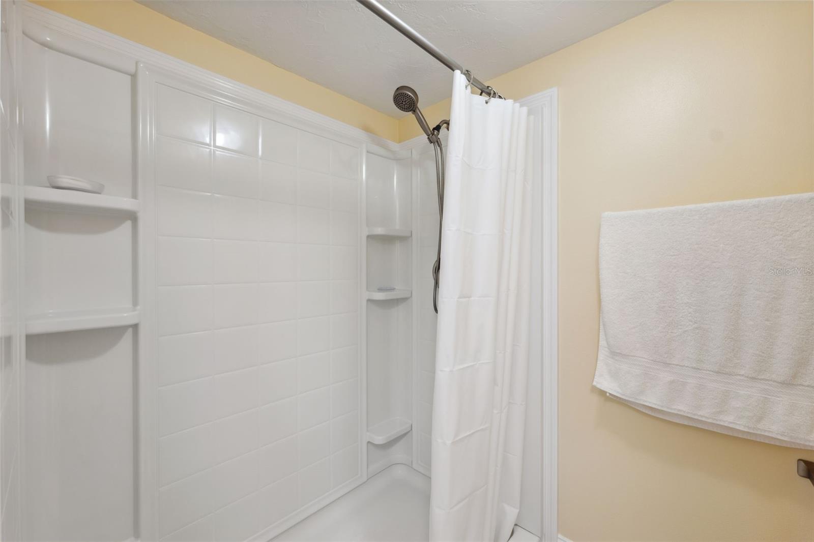 143 LAKESIDE DR #143