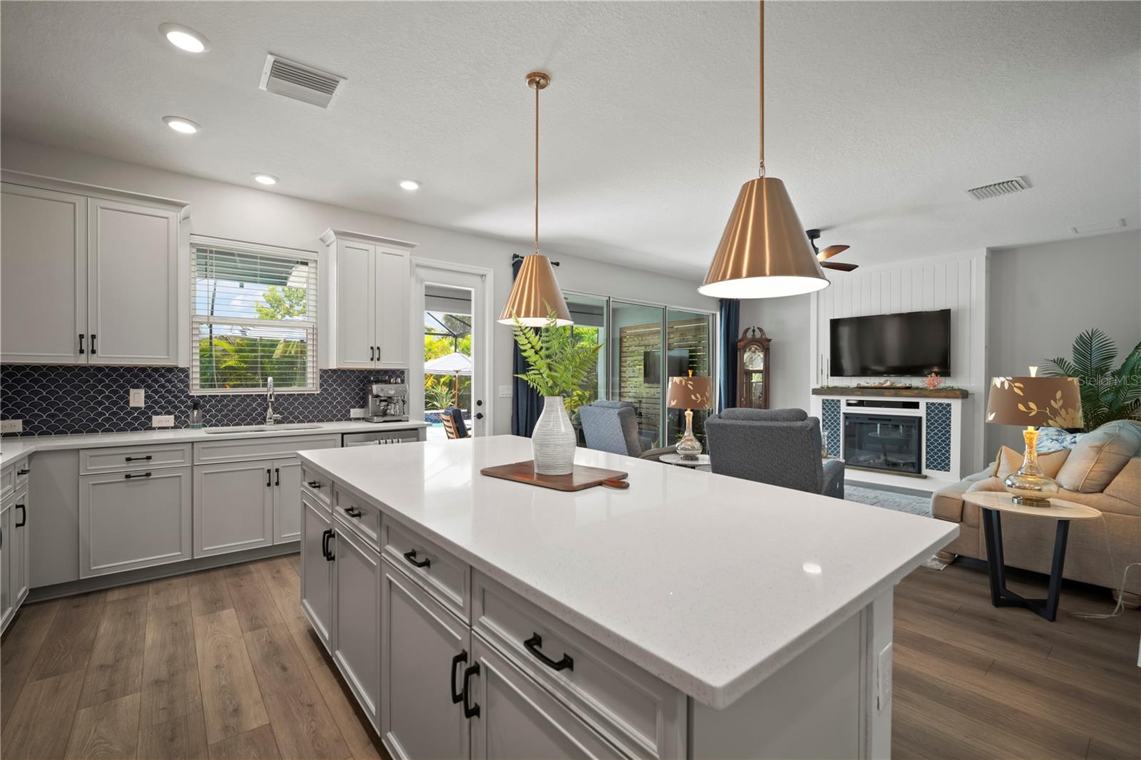 5441 DEL CORONADO DR