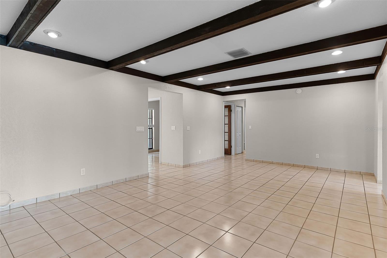 8208 LA SERENA DR