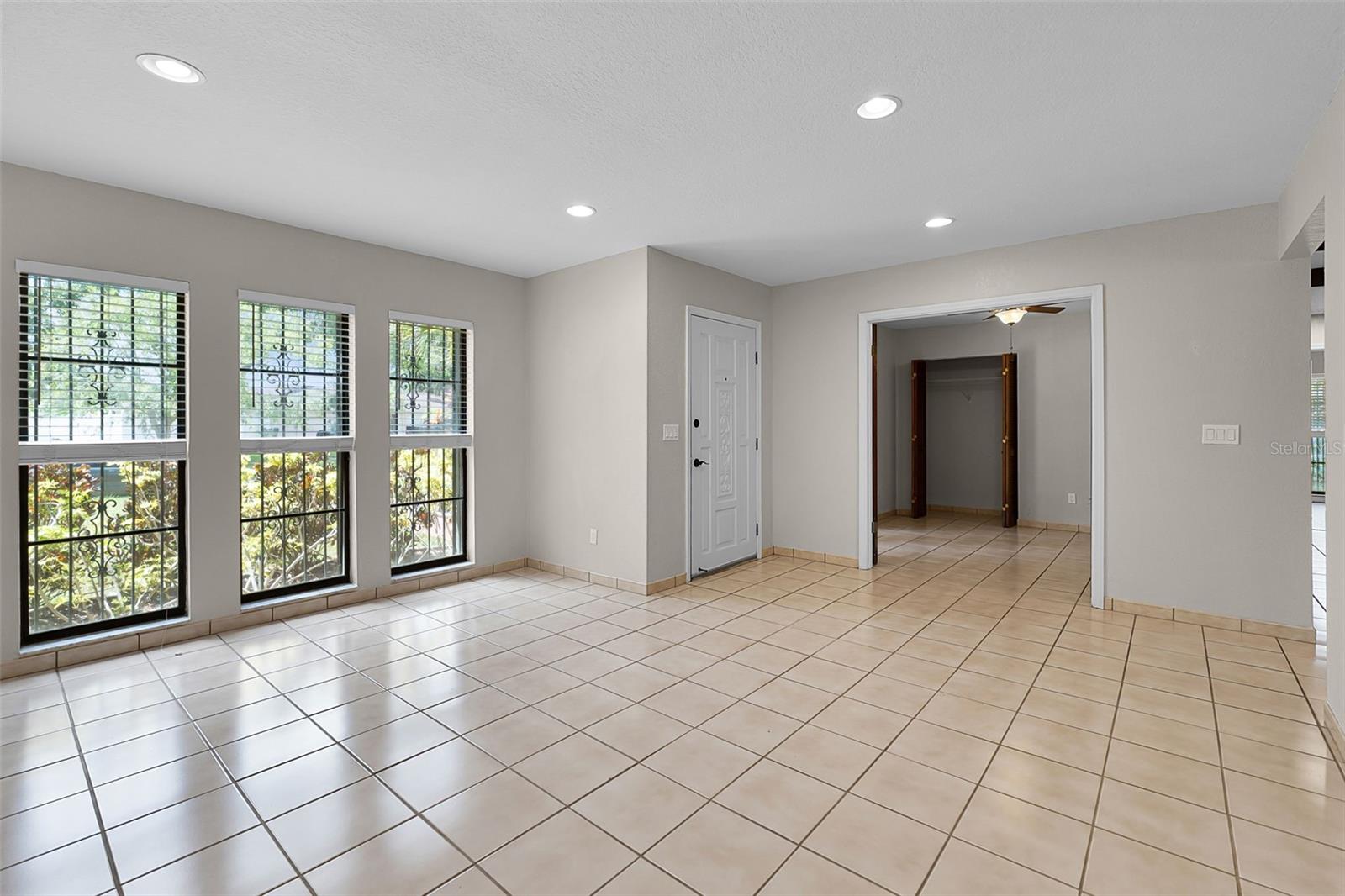 8208 LA SERENA DR