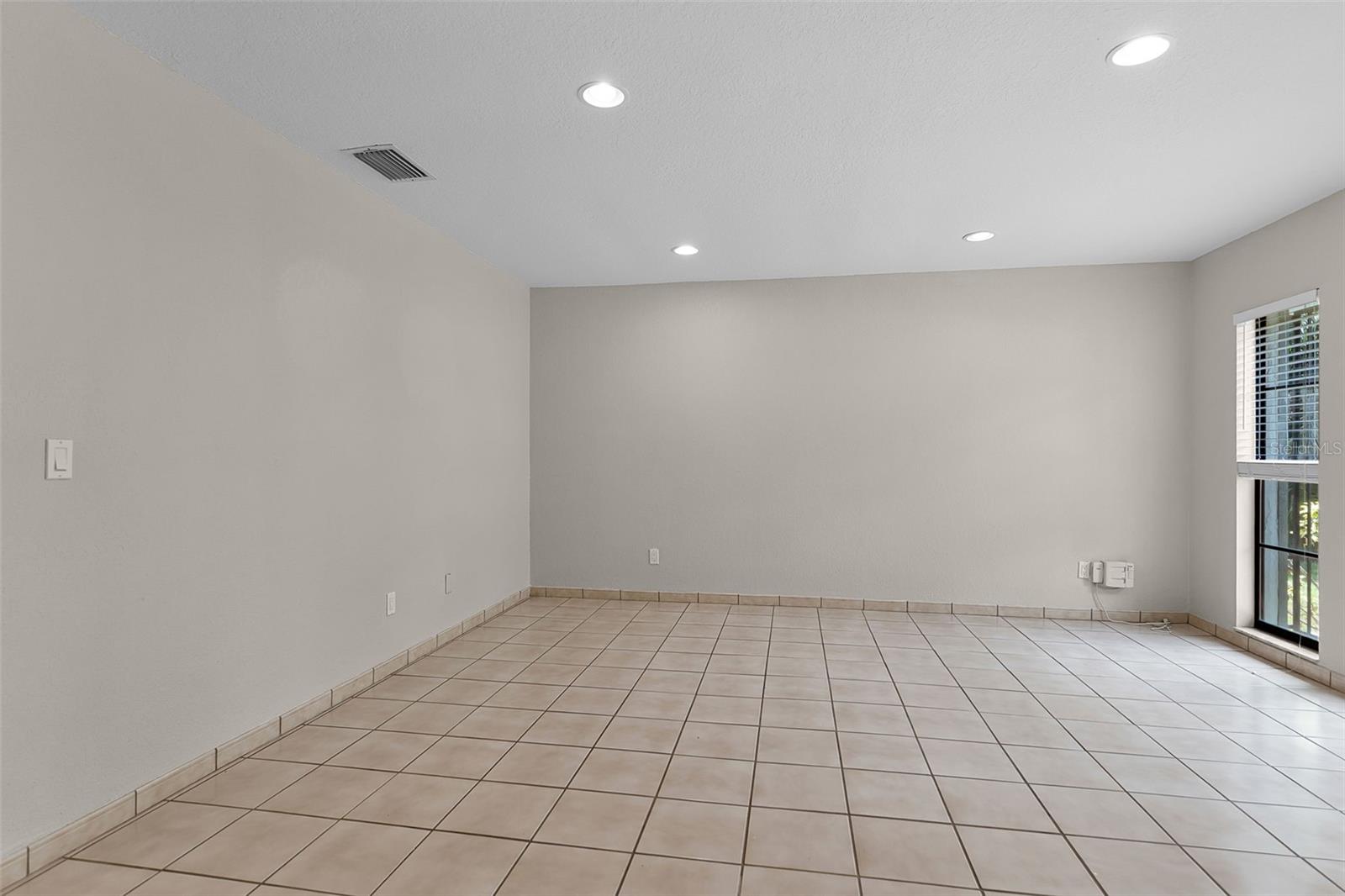 8208 LA SERENA DR