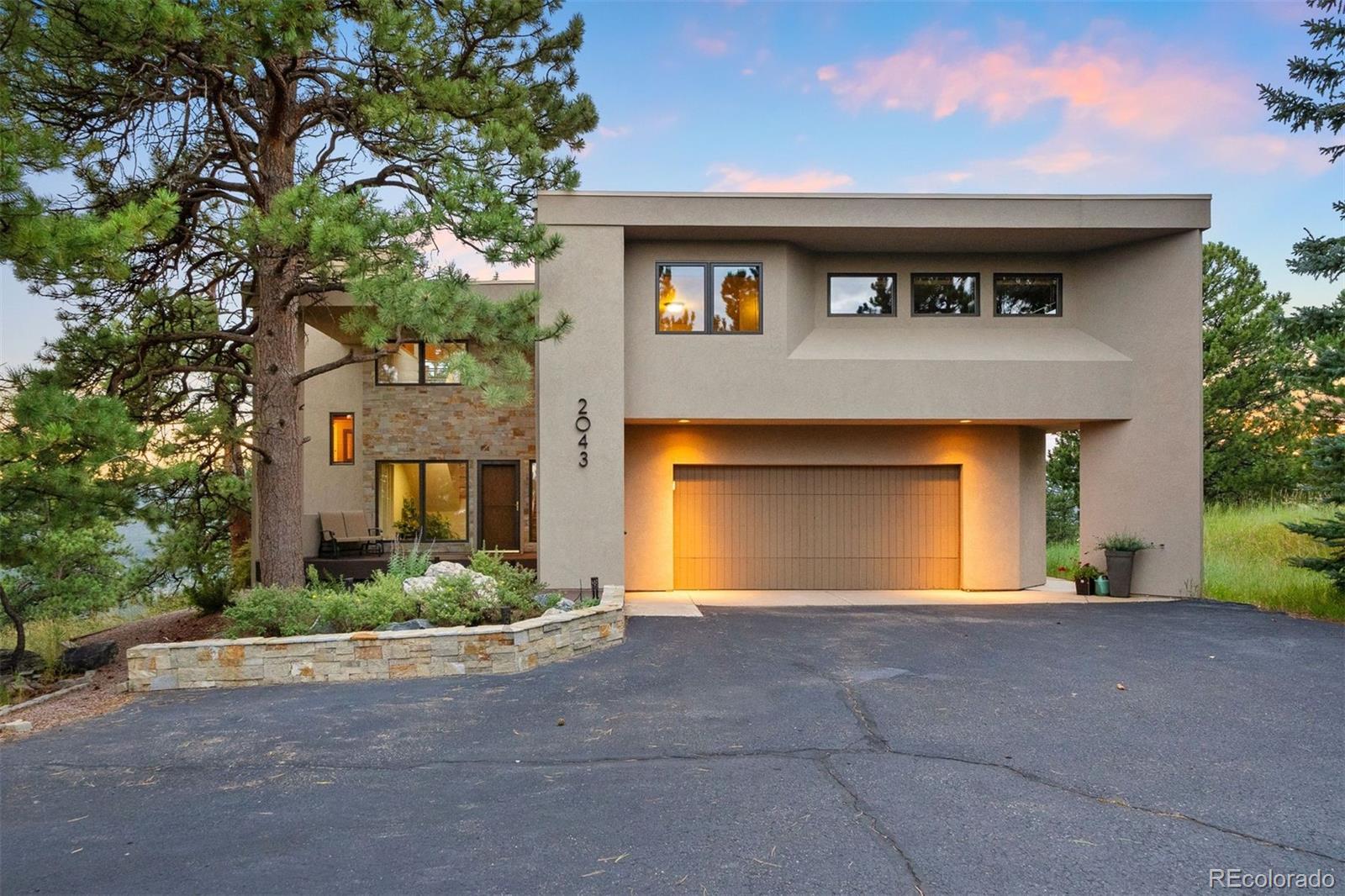 2043 Montane Drive E