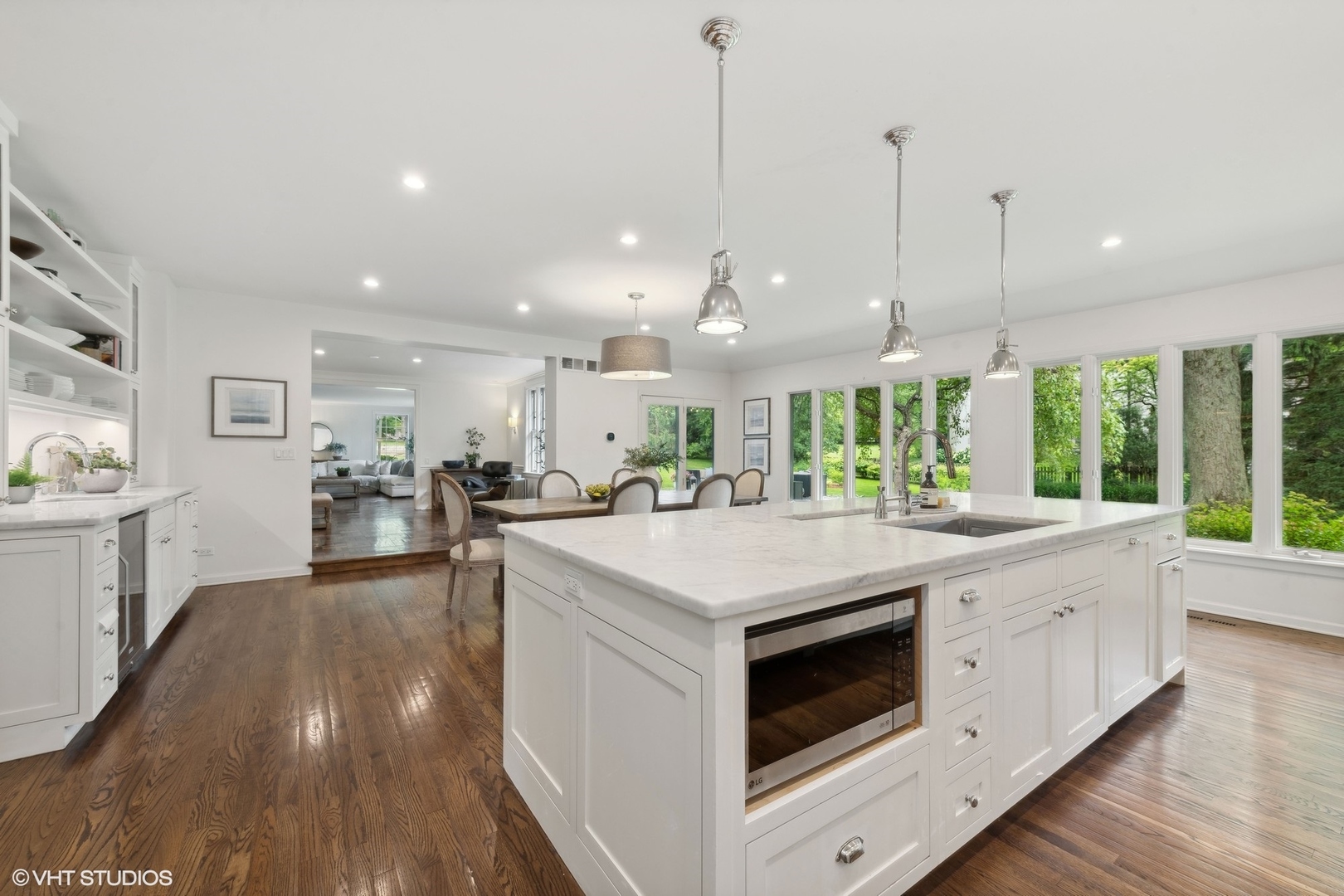 1351 N Green Bay Road