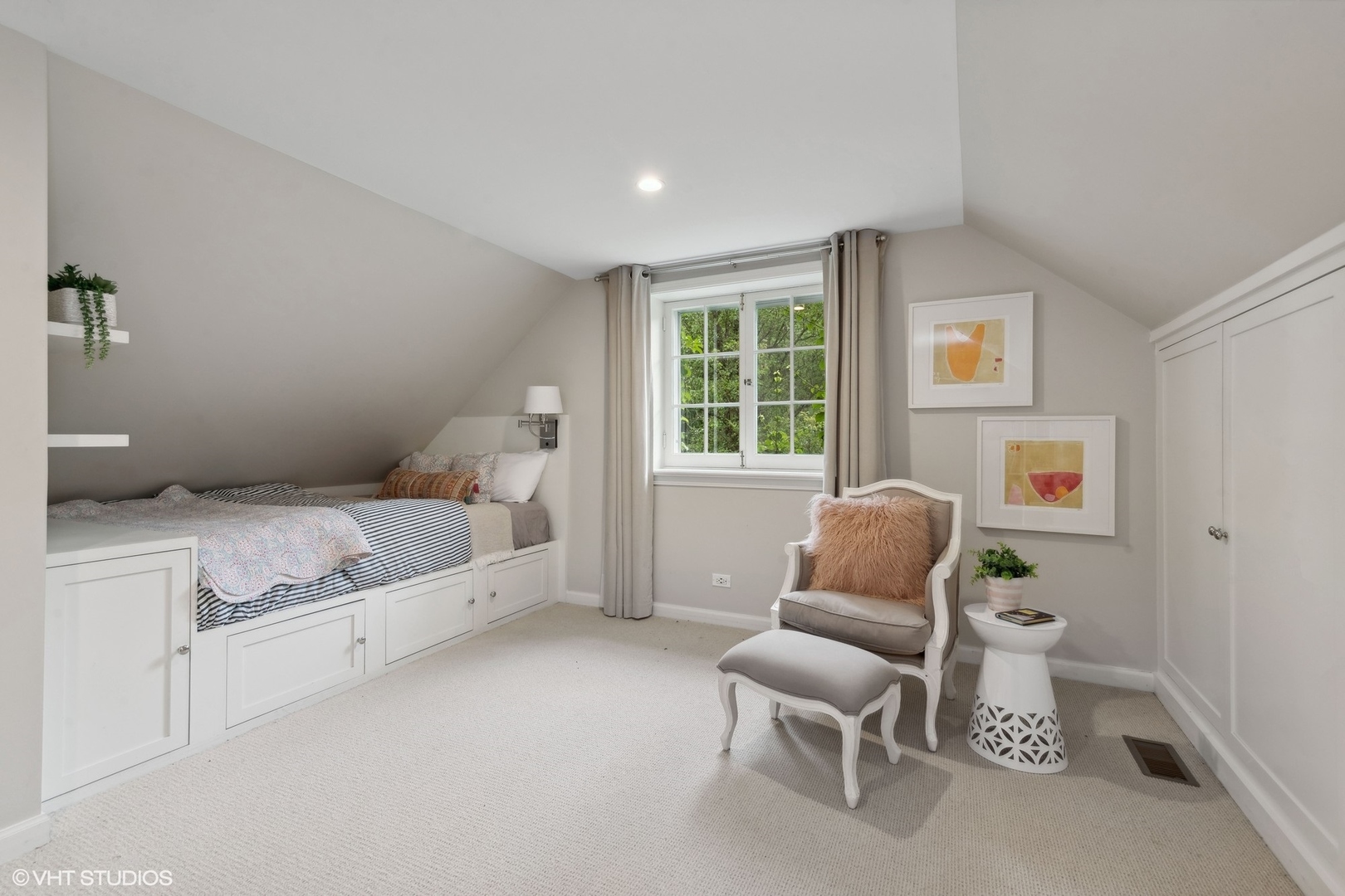 1351 N Green Bay Road