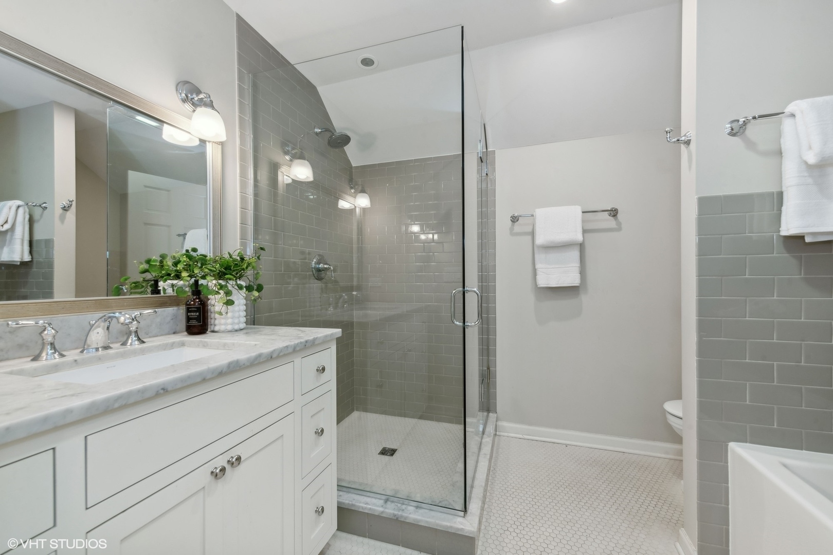 1351 N Green Bay Road