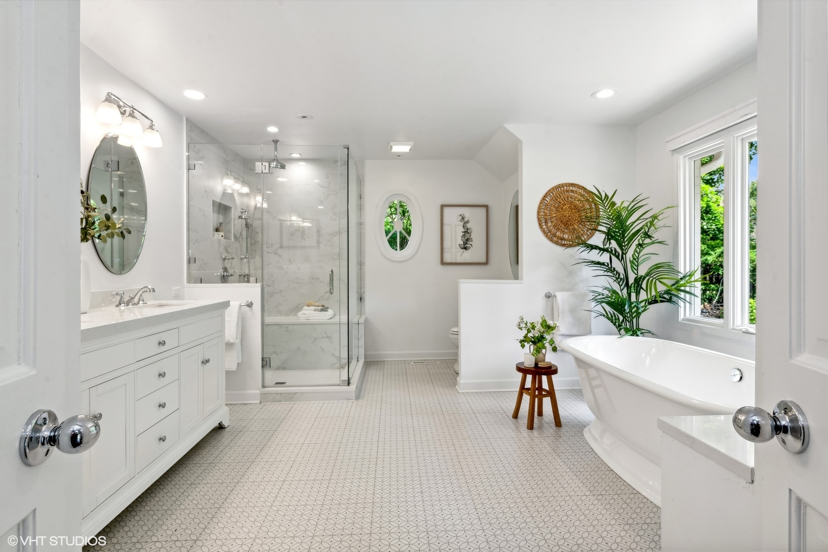 1351 N Green Bay Road