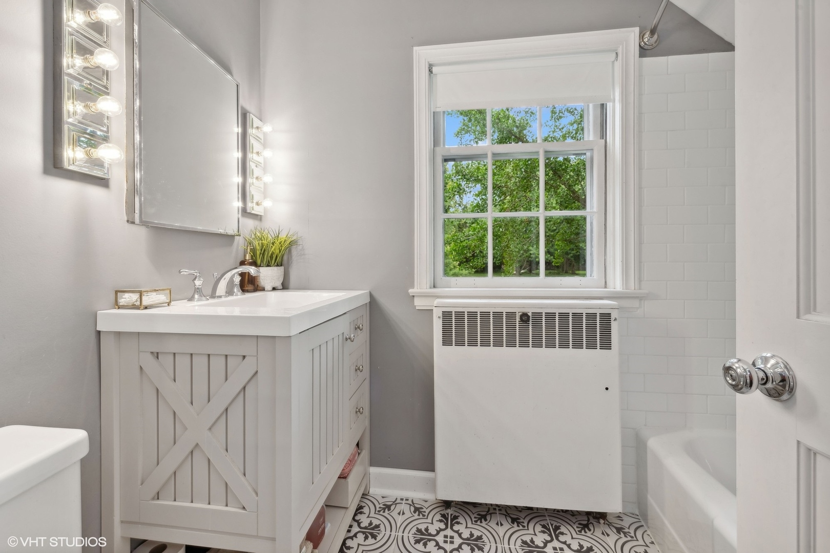 1351 N Green Bay Road