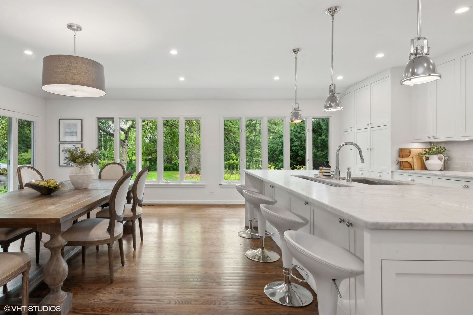 1351 N Green Bay Road