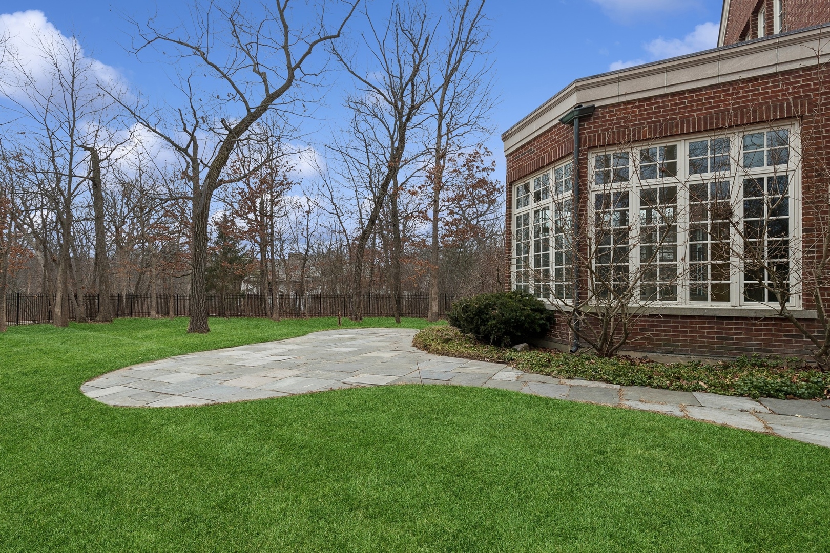 1085 E Ringwood Road S