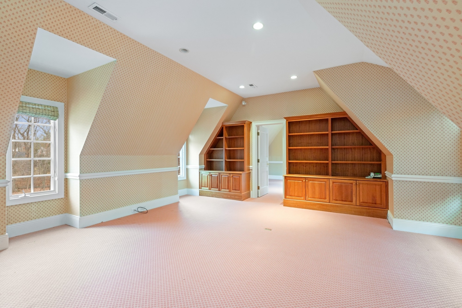 1085 E Ringwood Road S