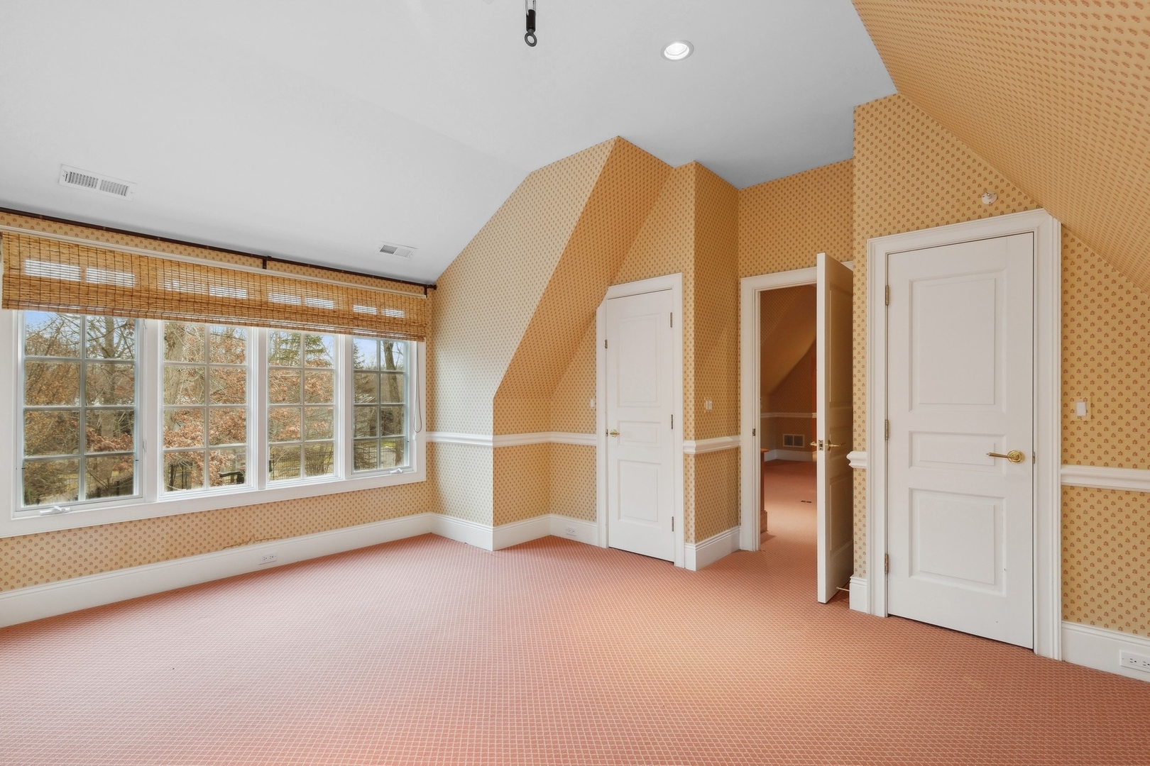 1085 E Ringwood Road S