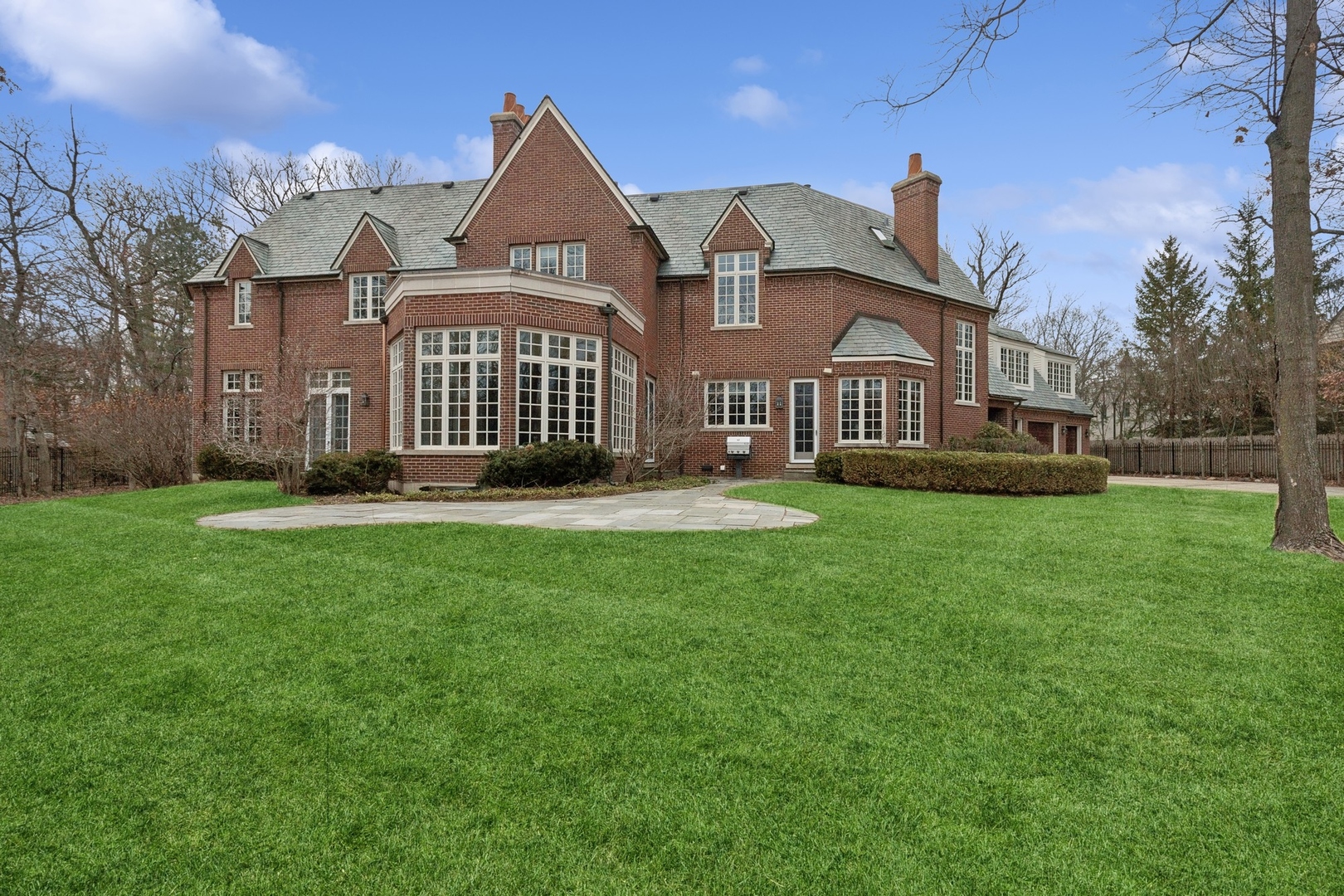 1085 E Ringwood Road S