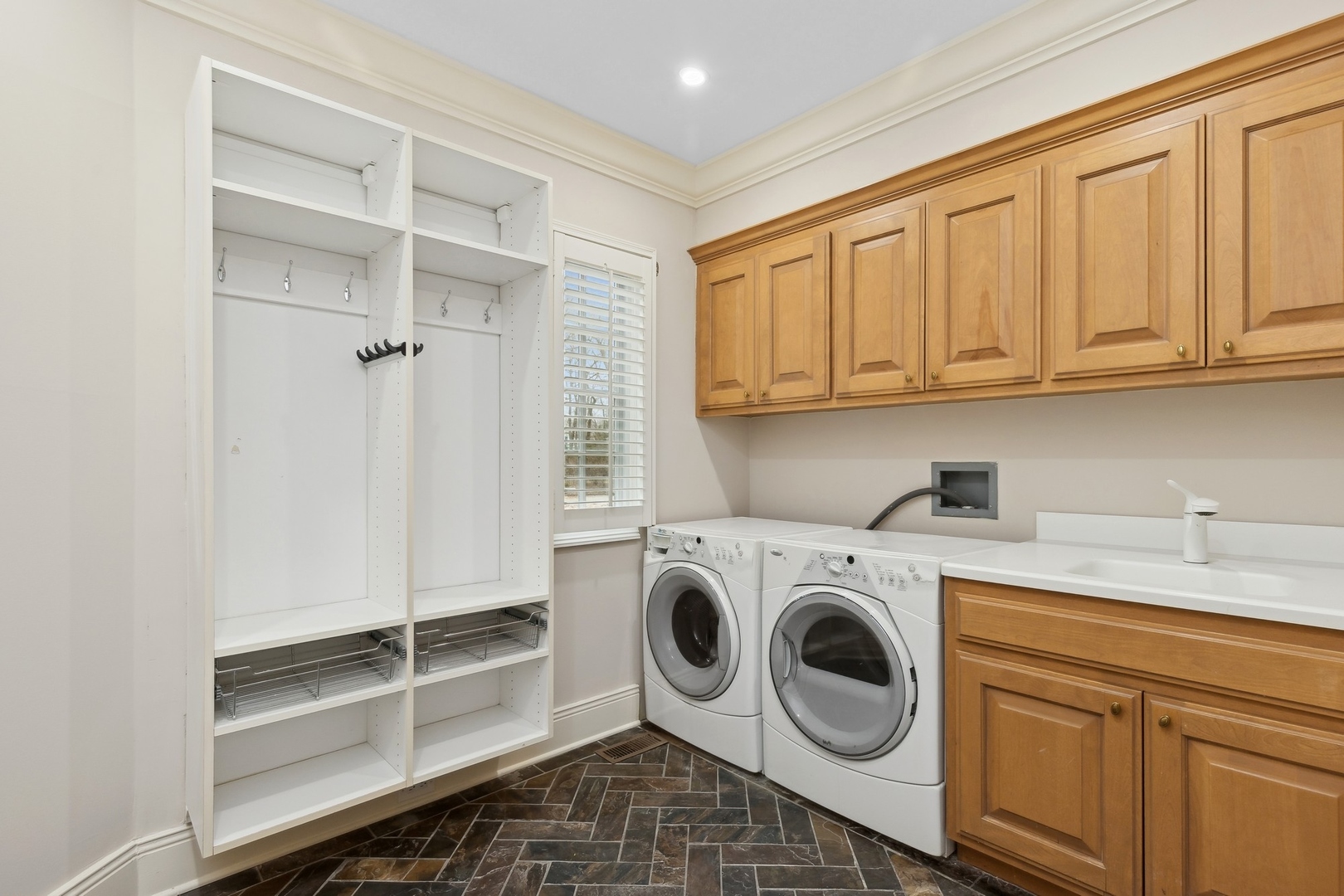 1085 E Ringwood Road S