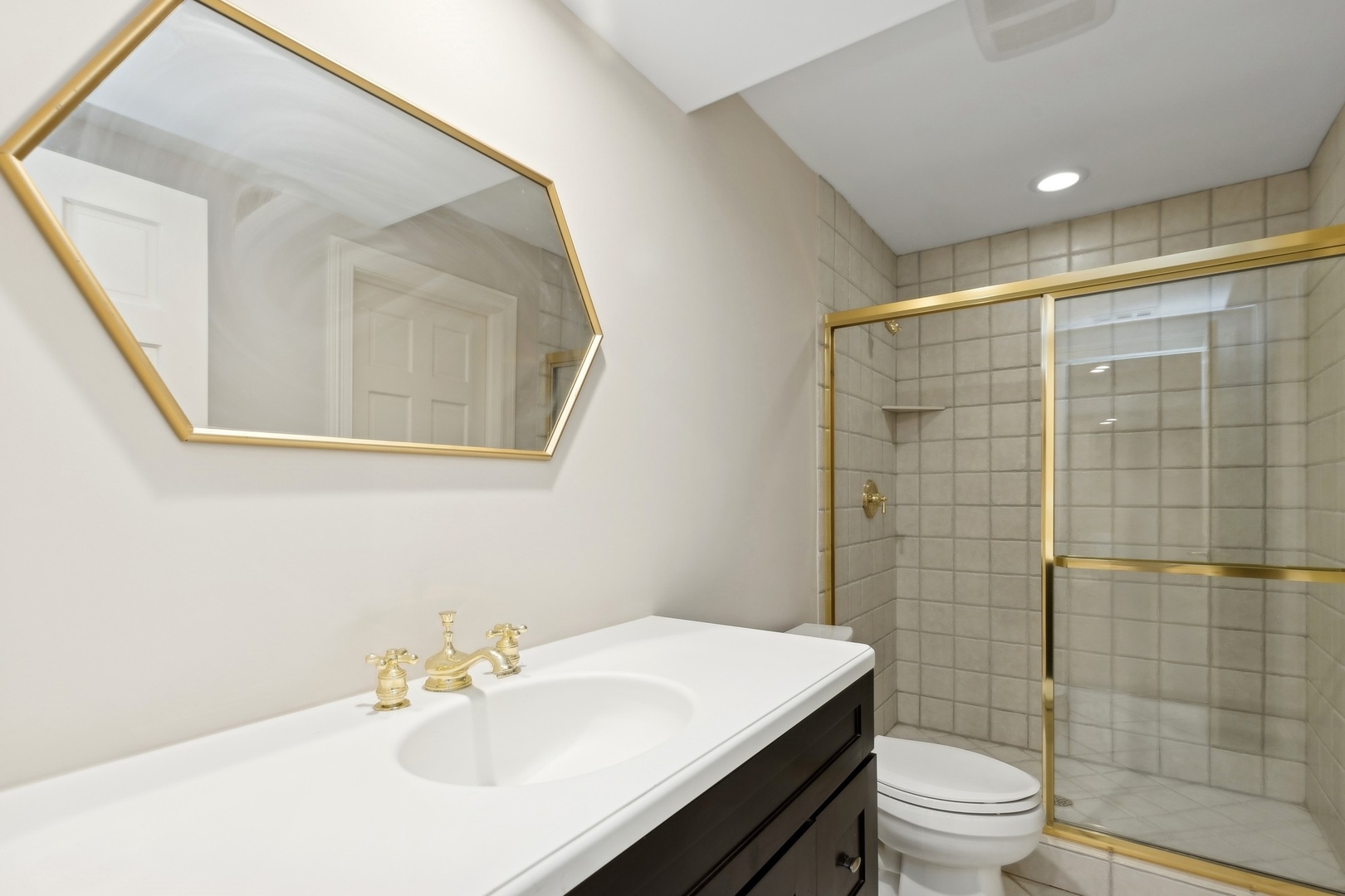 1085 E Ringwood Road S