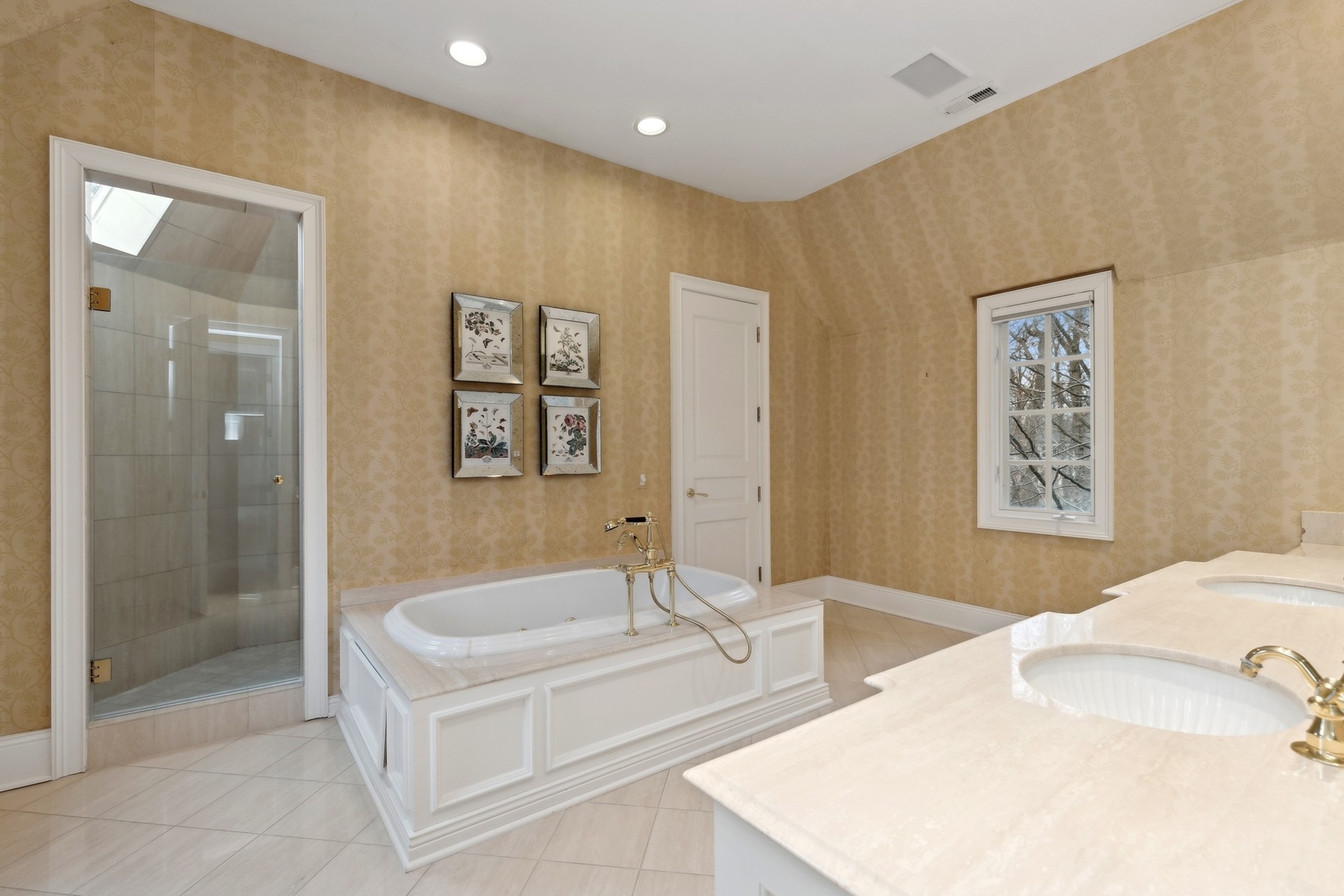 1085 E Ringwood Road S