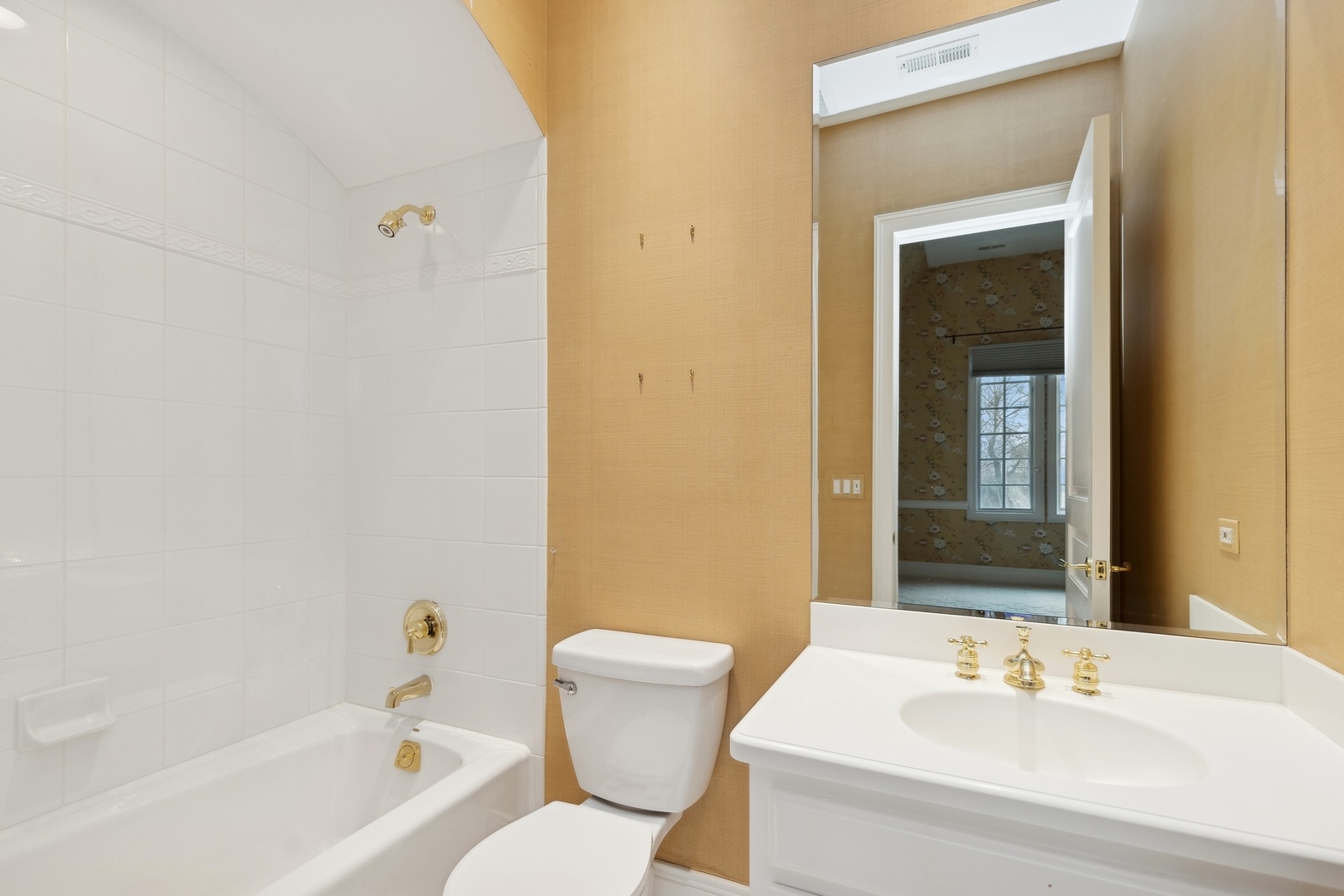 1085 E Ringwood Road S