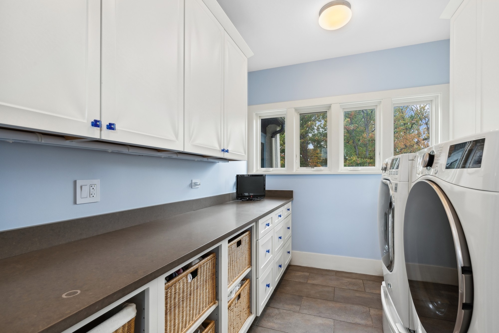 300 E Blodgett Avenue