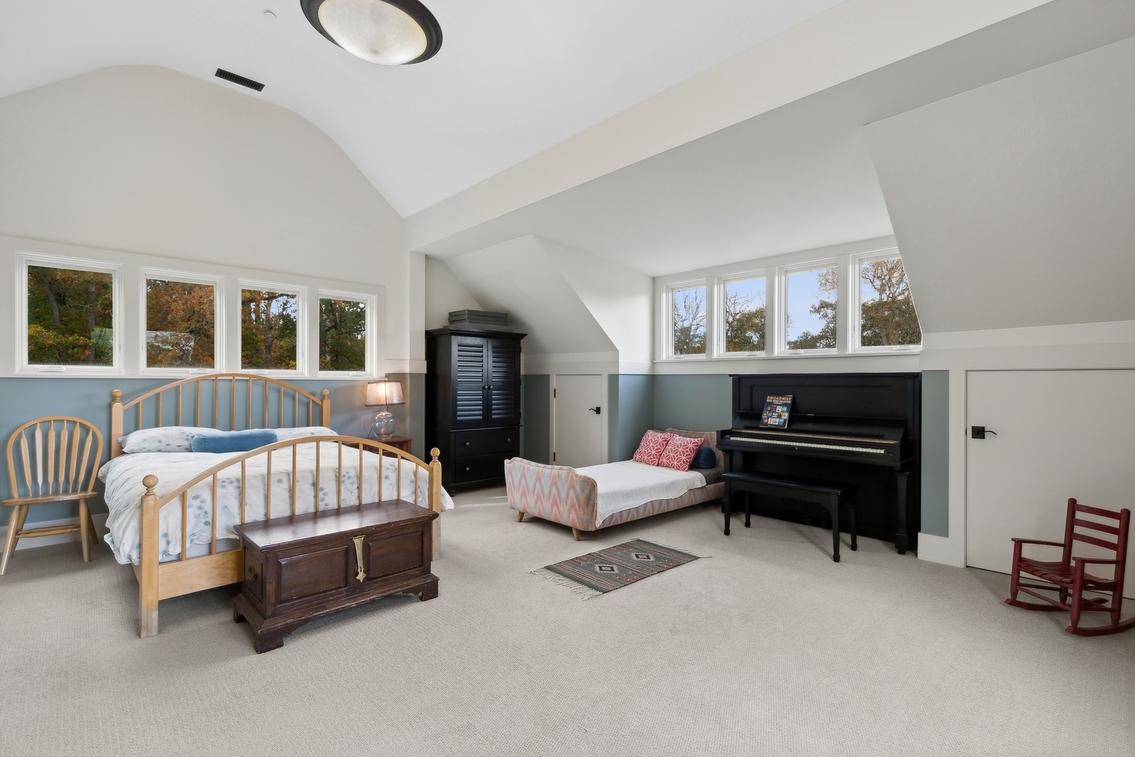 300 E Blodgett Avenue