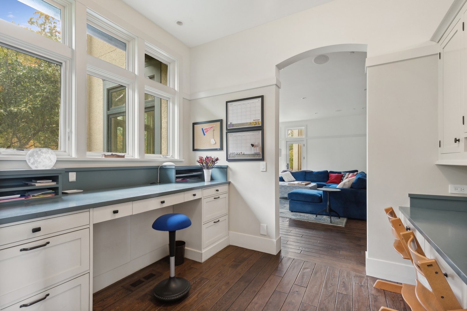 300 E Blodgett Avenue