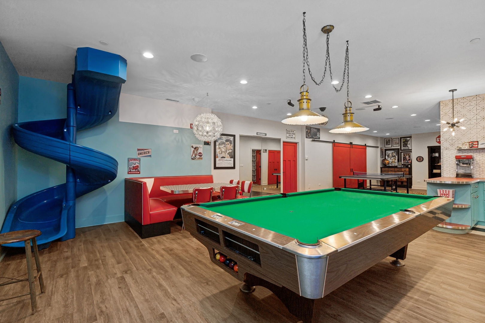 300 E Blodgett Avenue