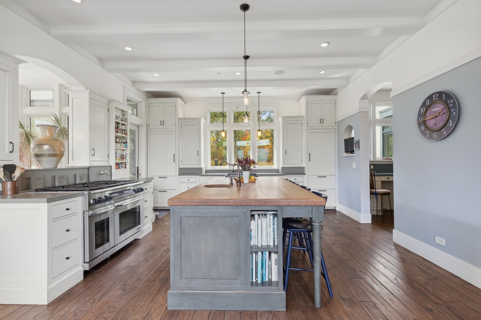 300 E Blodgett Avenue