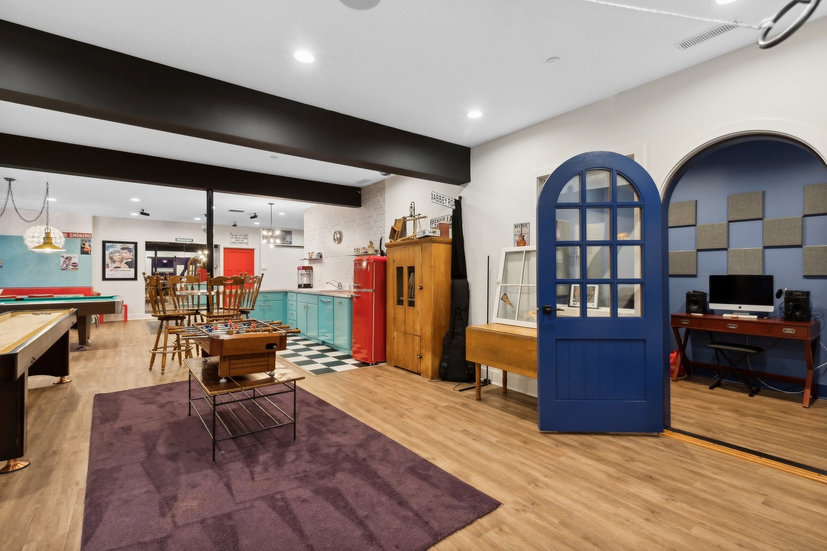 300 E Blodgett Avenue