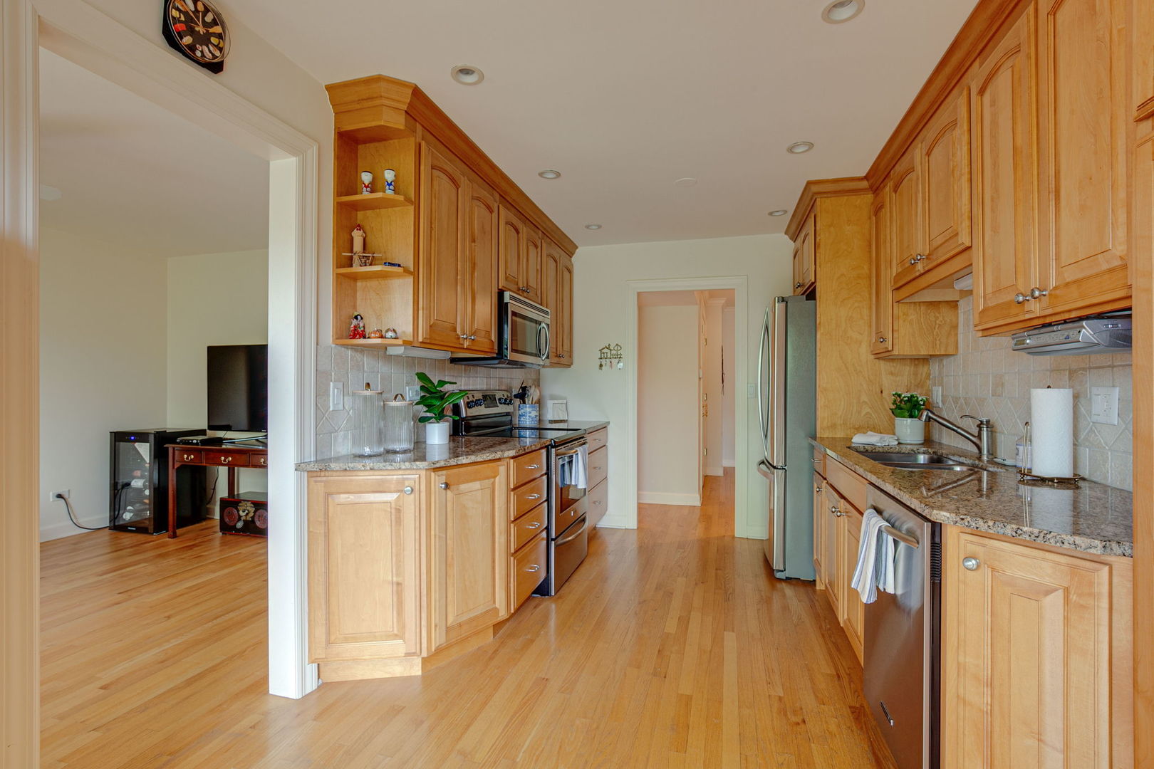 1230 N Western Avenue Unit: 309