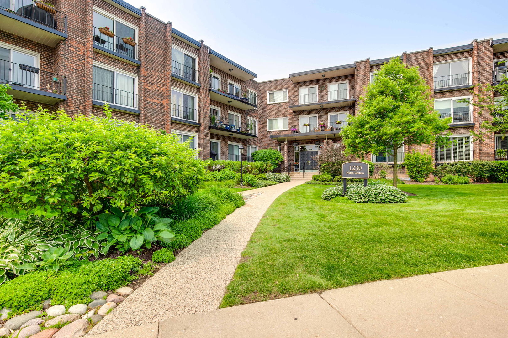 1230 N Western Avenue Unit: 309